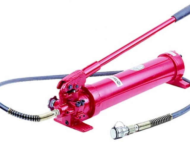 Tay-bom-thuy-luc CP-700-2A