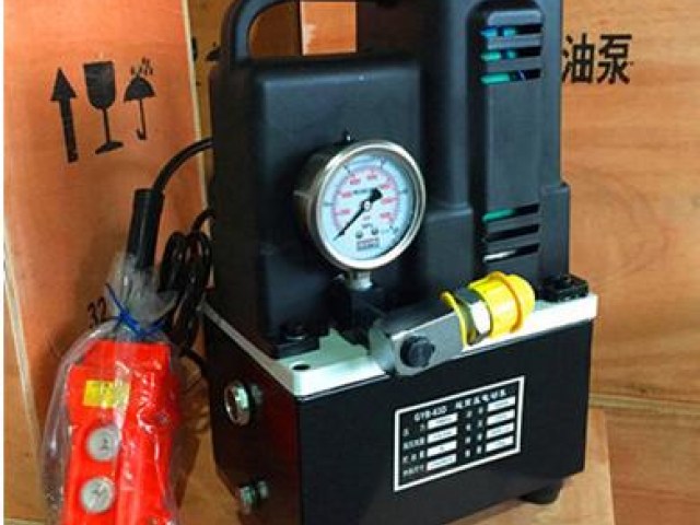 May-bom-thuy-luc-HHB-700T