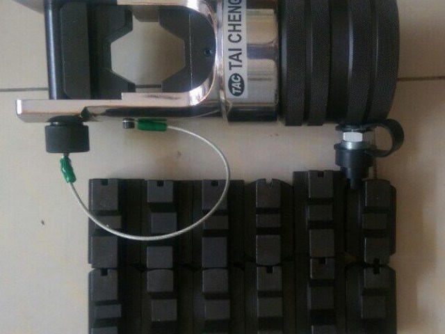 Đau-ep-cos-thuy-luc-Tac CO-630B