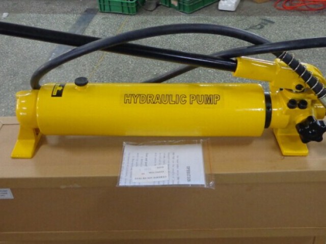 Tay-bom-thuy-luc-TLP HHB-700A